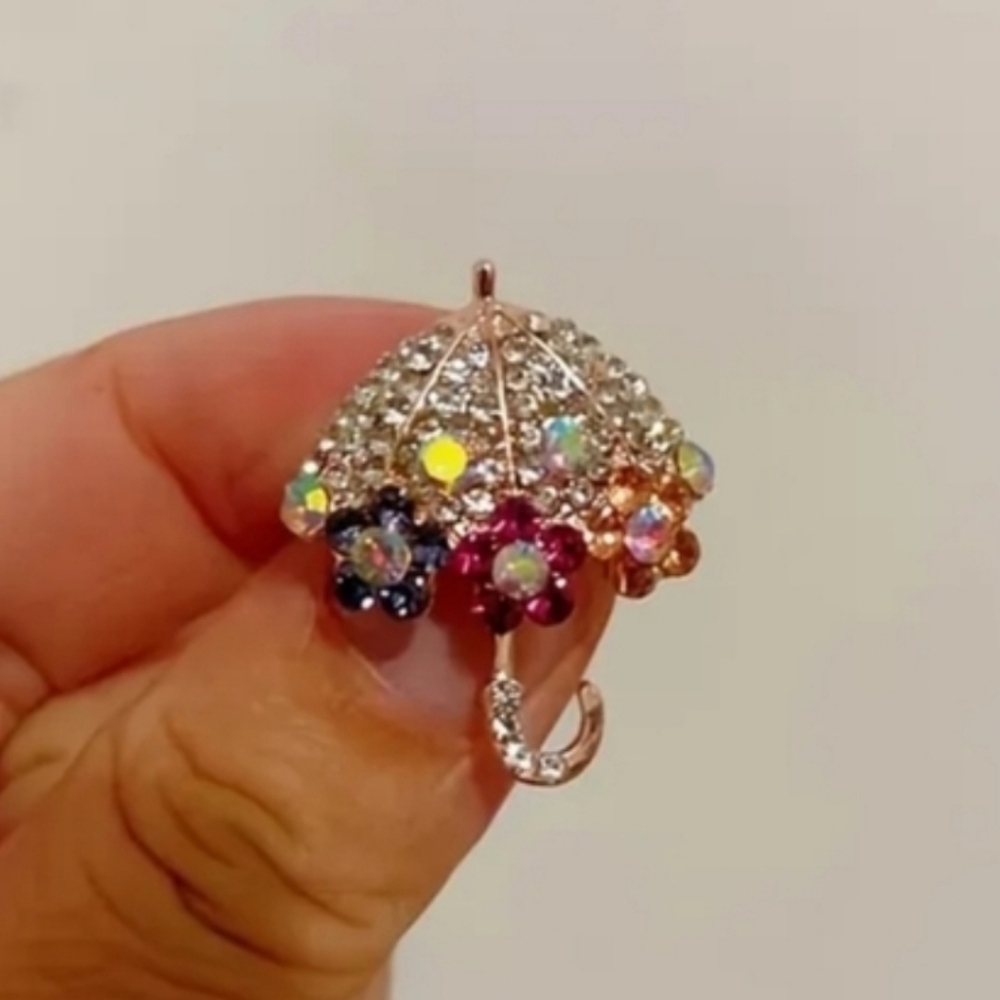 🆕️☂️ SMALL RHINESTONED UMBRELLA BROOCH / PIN  - GOLD-TONE☂️